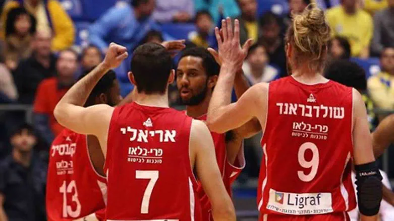 שחקני הפועל. יחגגו שוב?