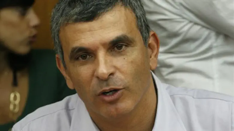 מתחייב. כחלון