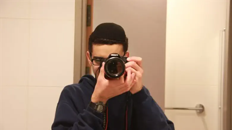 מצלם את עצמו