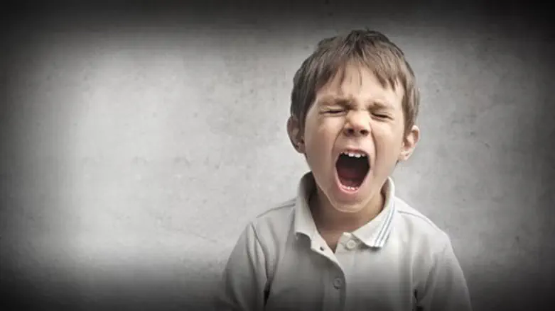 ילד צועק