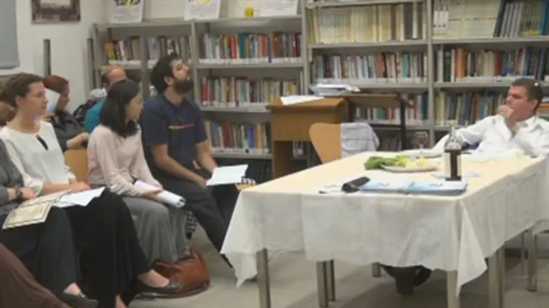 המתגיירים מתרגלים את ליל הסדר