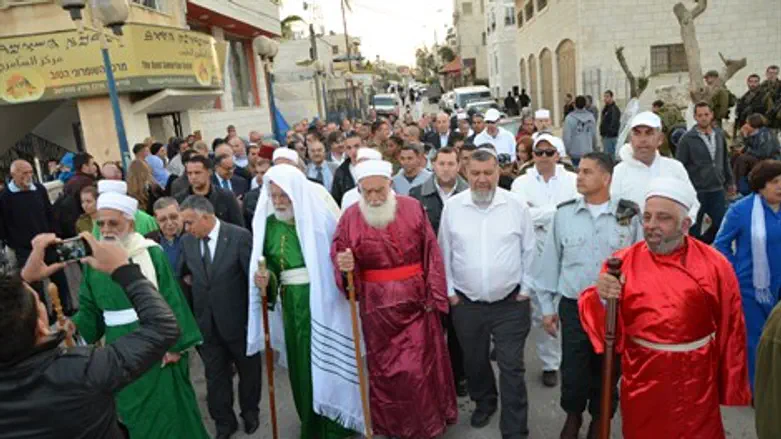 תהלוכת הזבח. הערב