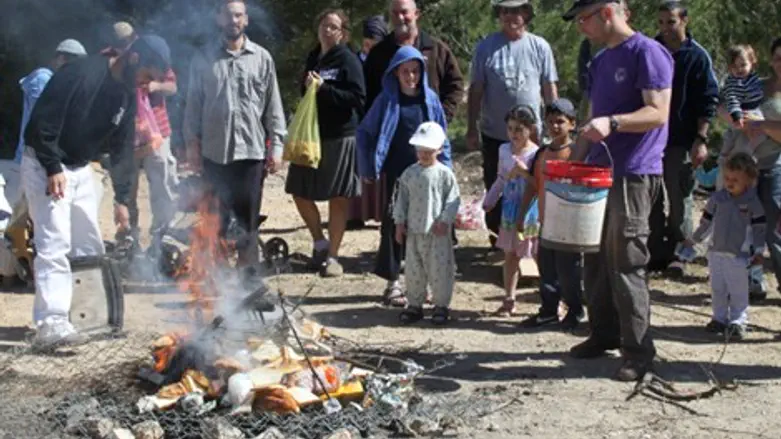 שריפת חמץ. למצולמים אין קשר לכתבה
