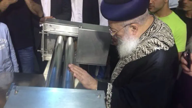 הרב עמאר באפיית מצות