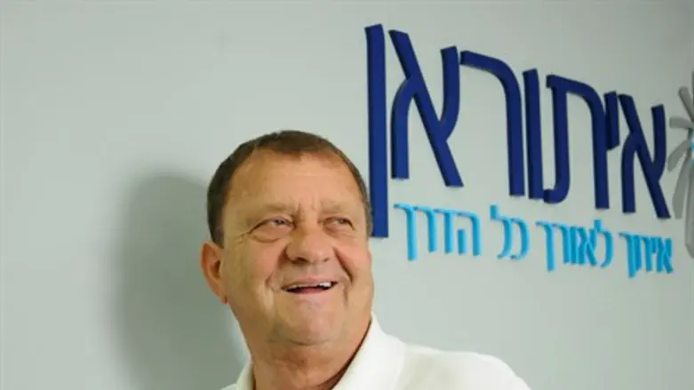 איזי שרצקי. פיטר את בכר