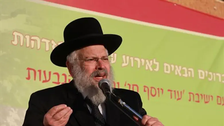 Раввин Давид Друкман на митинге в Ицхаре