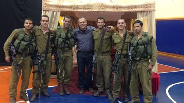 חיילים במימונה בבית אריה