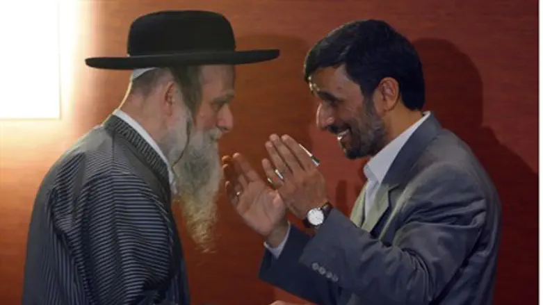 Neturei Karta delegates meet with former Iran