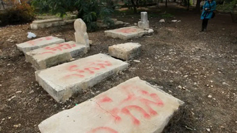 "Таг Мэхир" на мусульманском кладбище