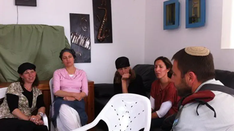 מח"ט חברון בבית משפחת מזרחי