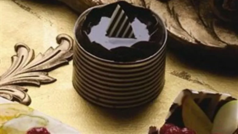 chocolate souffle (ill.)