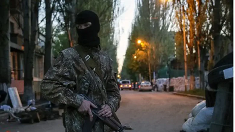 Pro-Russian armed man in Sloviansk