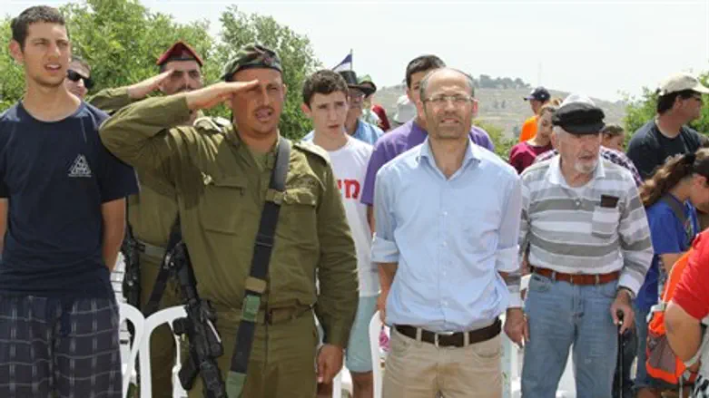 רוח גוש עציון. מח"ט עציון וראש המועצה בטקס