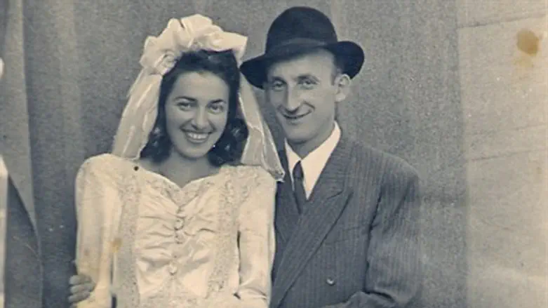 סבתא וסבא ביום חתונתם