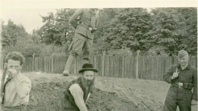 Jewish forced labor in Krakow