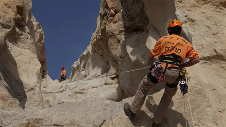 חילוץ מסובך.