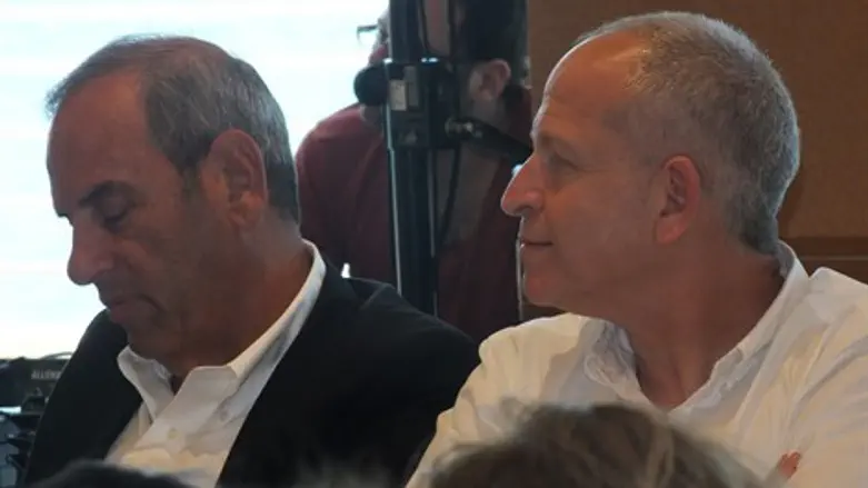 פרנקל (משמאל) נמנע מלהגיב