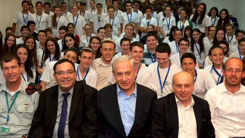 מתמודדי חידון התנ''ך עם רה''מ ושר החינוך