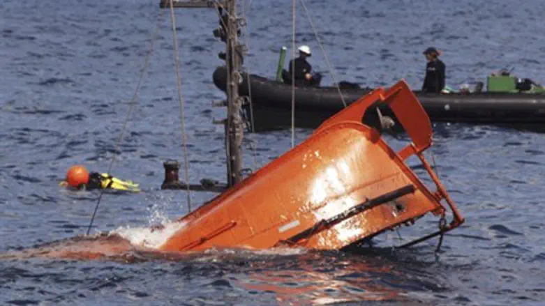 Sunken ship (illustration)