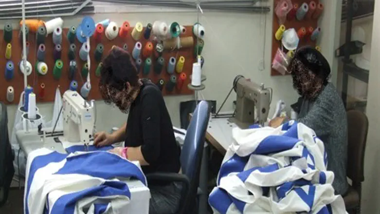 תופרות דגלים