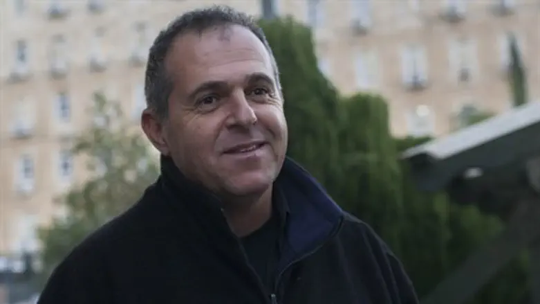 אבי נעים