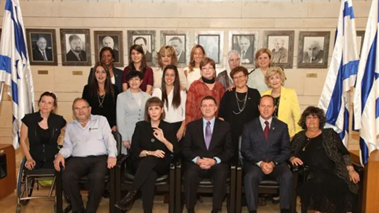 מדליקות המשואות בתמונה המסורתית