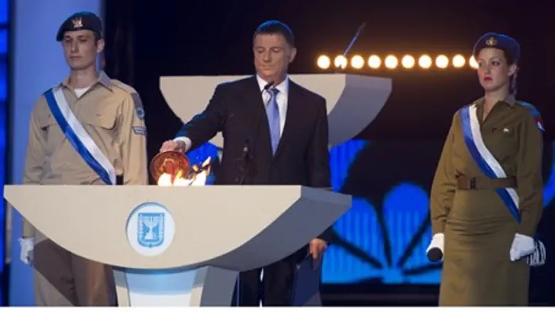 Yuli Edelstein, lighting the torch