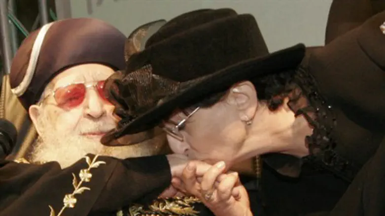 עדינה בר שלום ואביה, הרב עובדיה יוסף