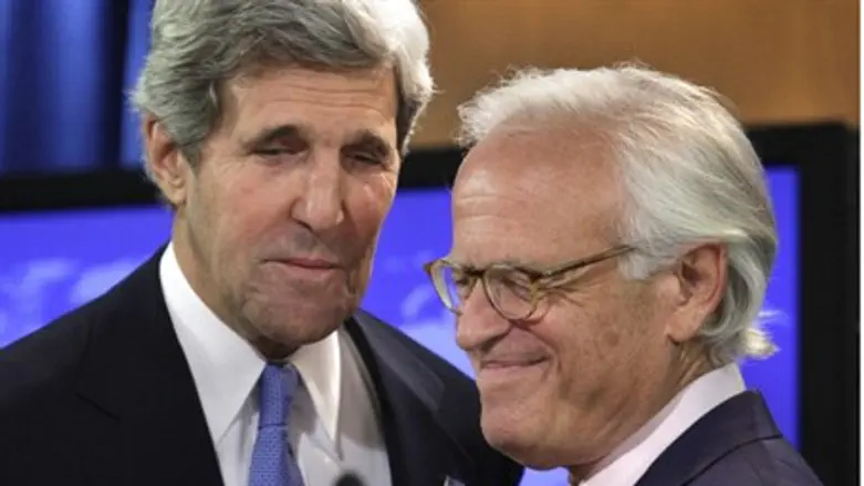 Martin Indyk with Sec, or State Kerry (file)