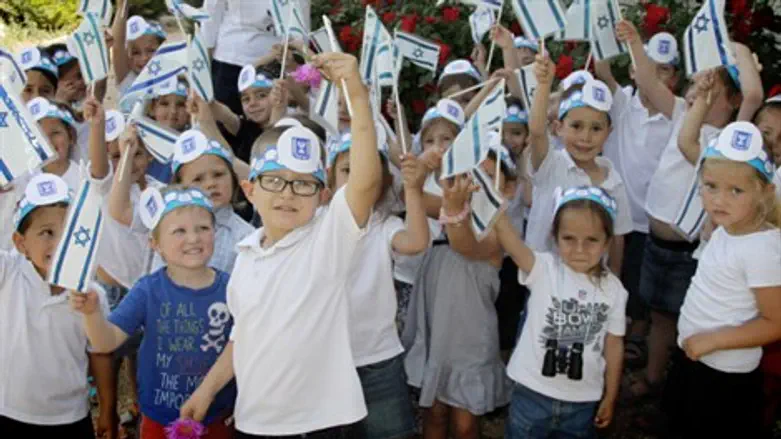 נולדו לתוך מדינה