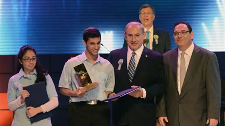 איתן עמוס מטורונטו