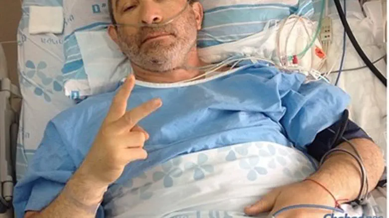 Gennady Kernes, giving the 'peace' sign
