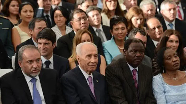 בלת הפנים לסגל הדיפלומטי