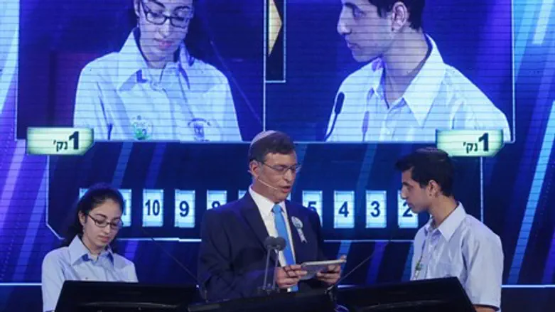 הפסידה בנקודה. ברנסון מול עמוס