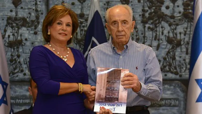 הנשיא פרס מקבל את הדו"ח