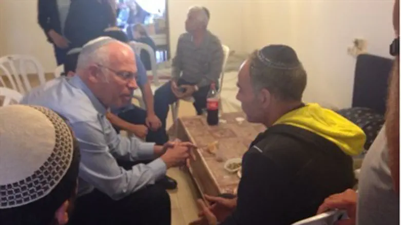 Minister Ariel visits Dadon family