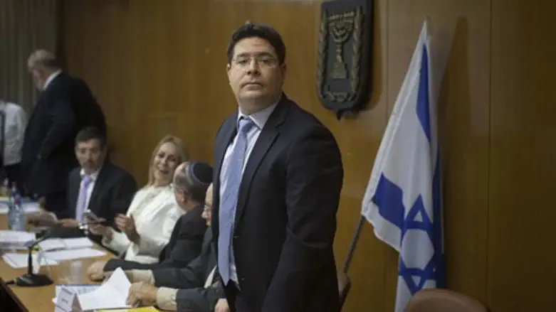 אופיר אקוניס