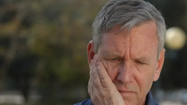 תמיכה תמוהה. עמוס עוז