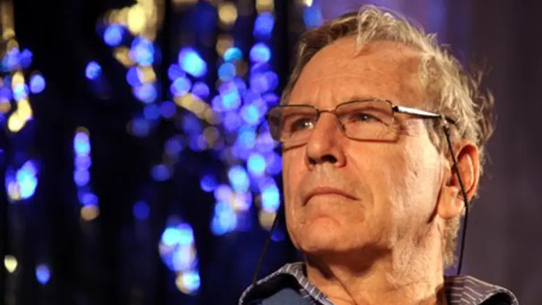 Amos Oz