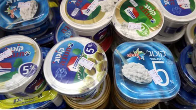 Tnuva and Strauss cottage cheese