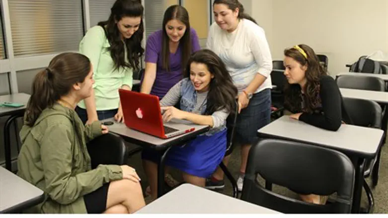 Students in Stern's social media class