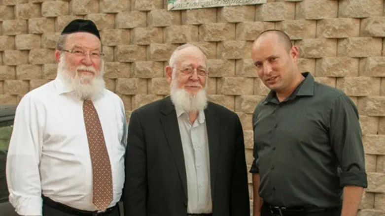בנט עם ראשי הישיבה בקרית שמונה