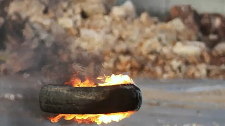 צמיג בוער. ארכיון