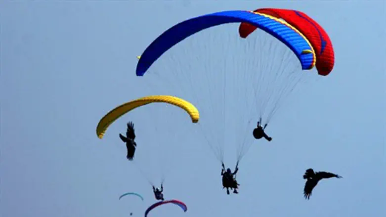 Israeli paragliders