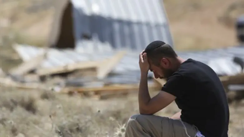 Ma'ale Rehavam man mourns destroyed home