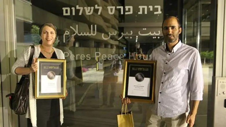 2 מדליות ליקב טורא