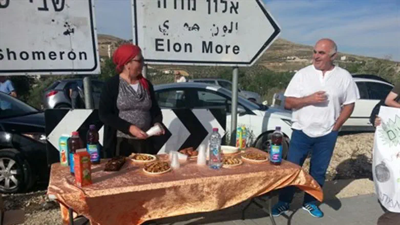 כיבוד למפגינים