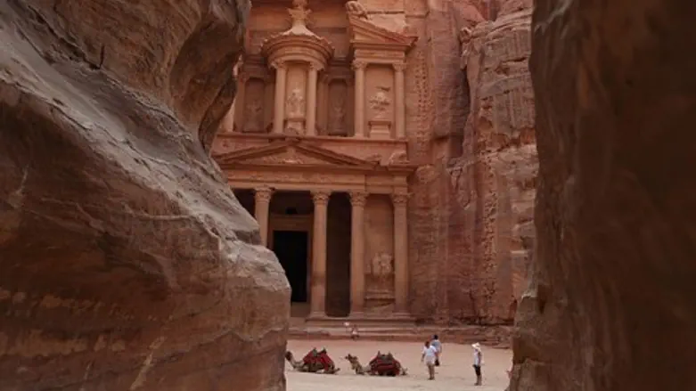 אל היעד ובחזרה. פטרה