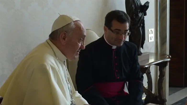 מה מאחורי ביקור האפיפיור?