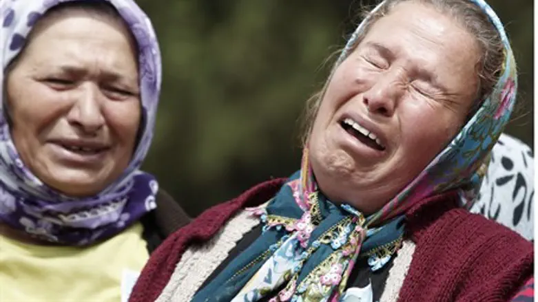Mourners at funeral for victim of Soma disast